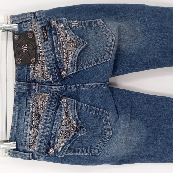 Miss Me Capri Jeans Back Flap Pockets Low Rise Embellished Medium Wash Size 26 - Picture 9 of 12